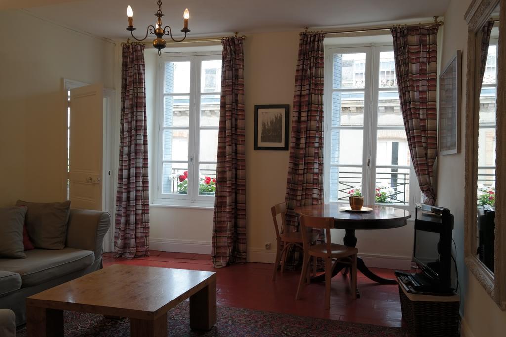 Penthouse Apartment Overlooking Place Carnot Carcassonne Exterior photo